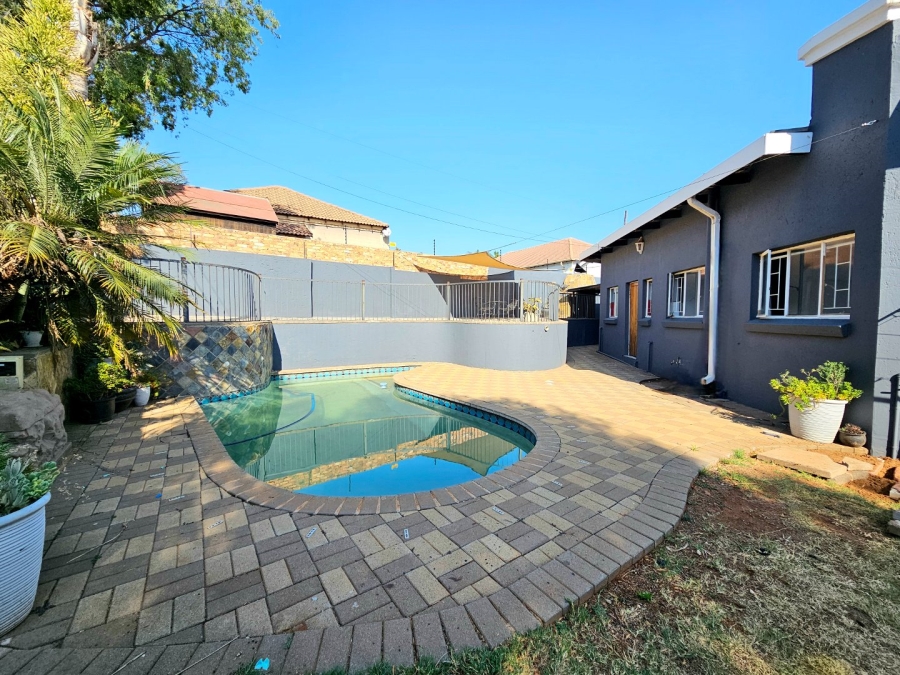 To Let 3 Bedroom Property for Rent in Moreleta Park Gauteng
