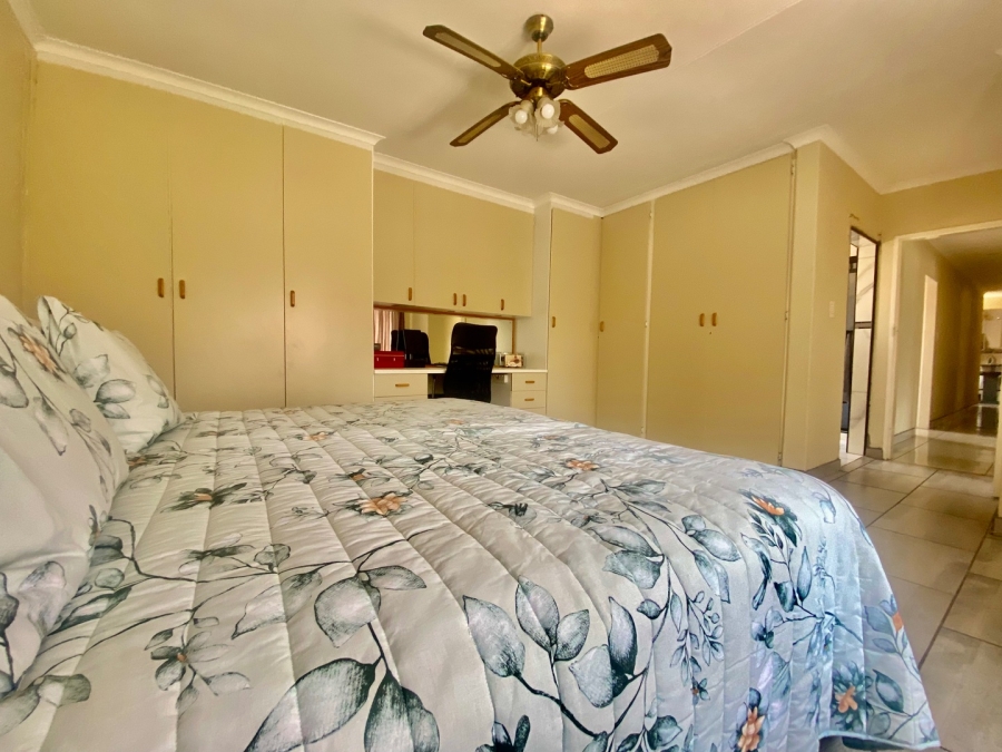 To Let 4 Bedroom Property for Rent in Sunward Park Gauteng