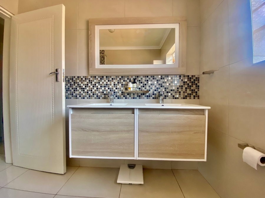 To Let 4 Bedroom Property for Rent in Sunward Park Gauteng