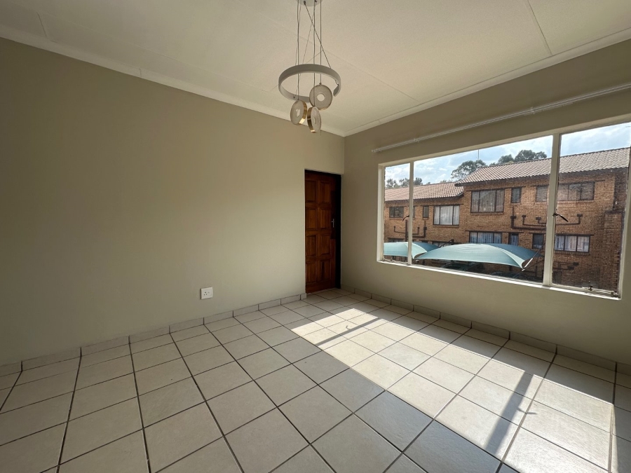 To Let 2 Bedroom Property for Rent in Meredale Gauteng