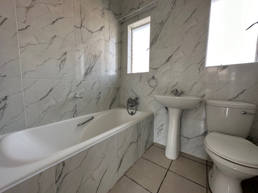 To Let 2 Bedroom Property for Rent in Meredale Gauteng