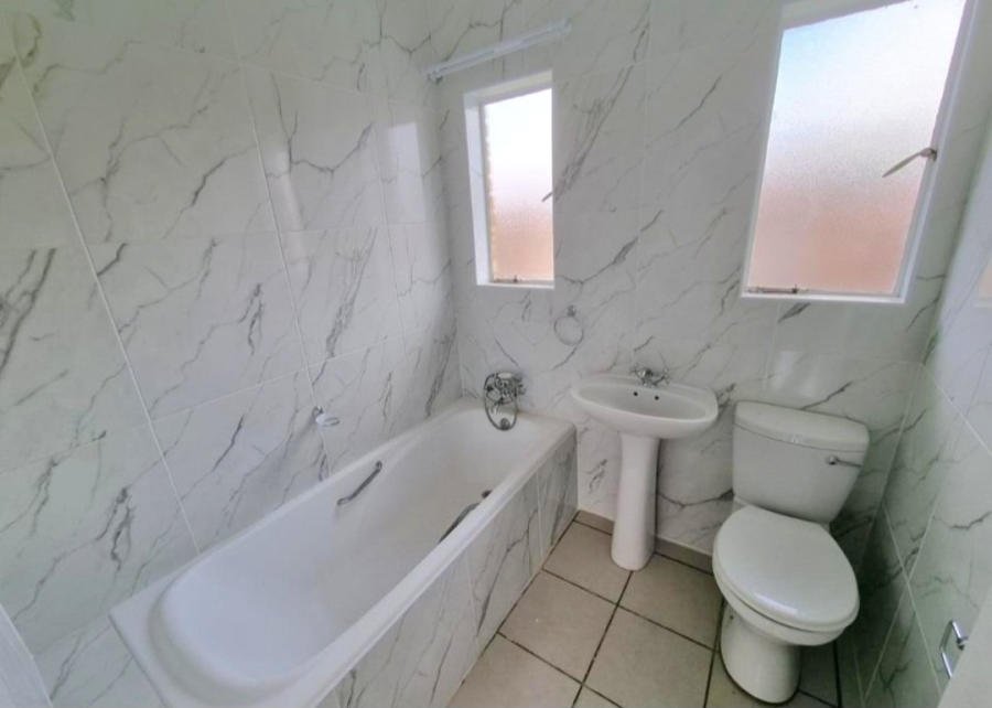 To Let 2 Bedroom Property for Rent in Meredale Gauteng