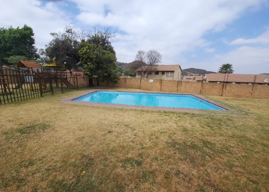 To Let 2 Bedroom Property for Rent in Meredale Gauteng
