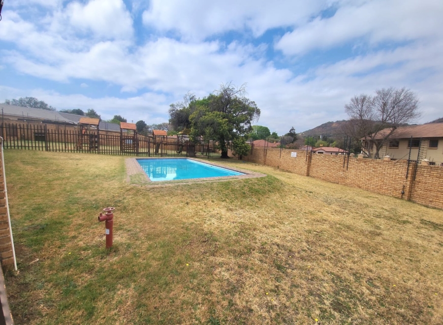 To Let 2 Bedroom Property for Rent in Meredale Gauteng