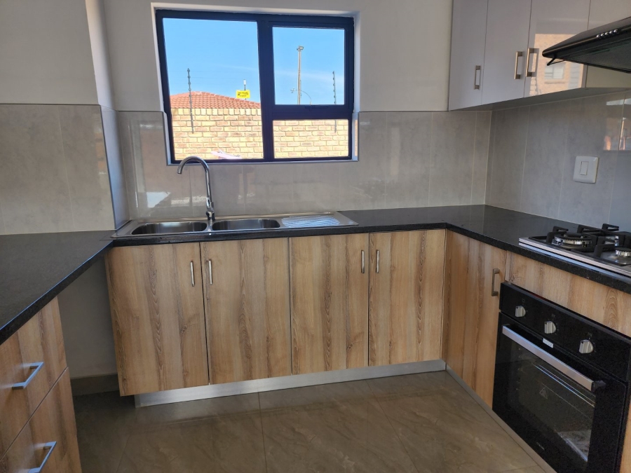 To Let 2 Bedroom Property for Rent in Witfield Gauteng