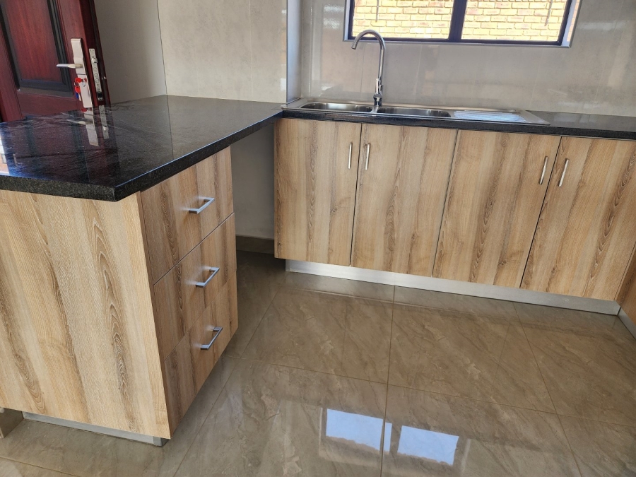 To Let 2 Bedroom Property for Rent in Witfield Gauteng