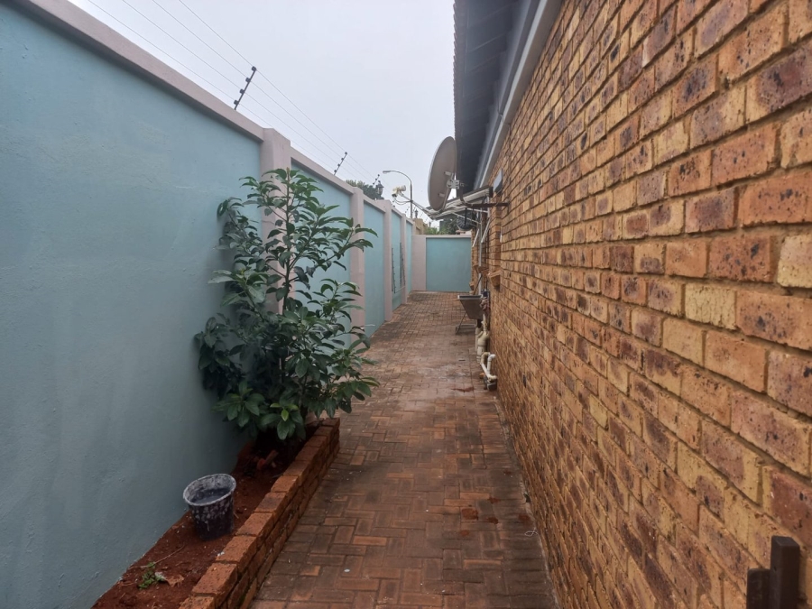 To Let 3 Bedroom Property for Rent in Witfield Gauteng