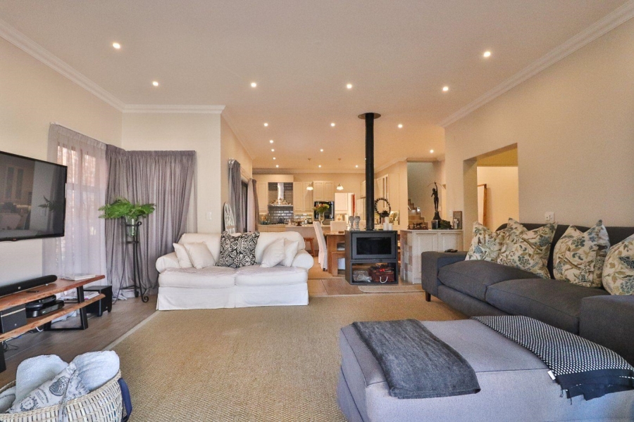 To Let 4 Bedroom Property for Rent in Bedfordview Gauteng