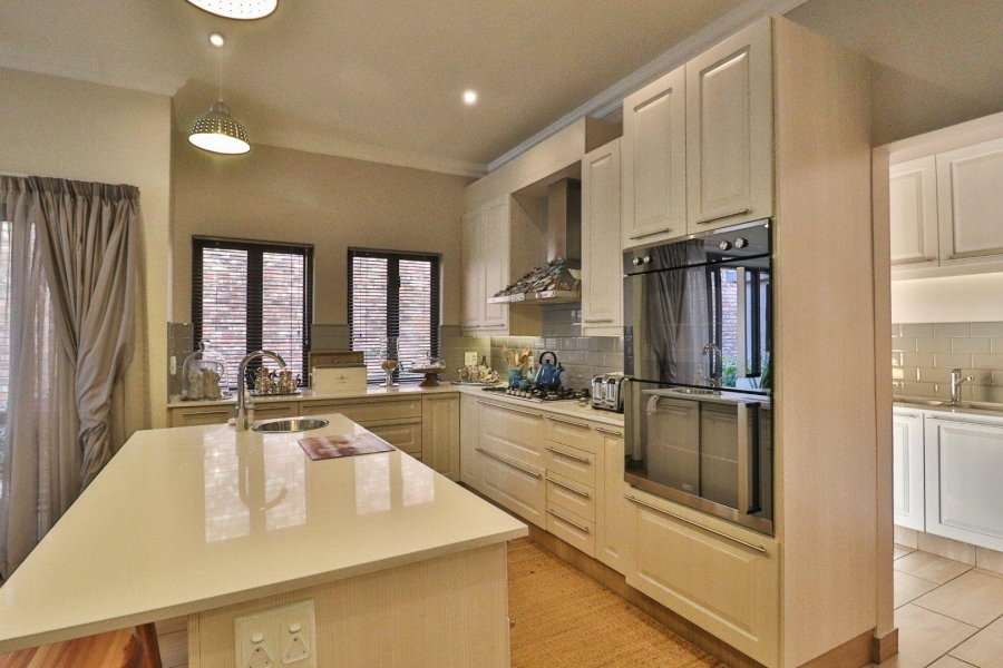 To Let 4 Bedroom Property for Rent in Bedfordview Gauteng