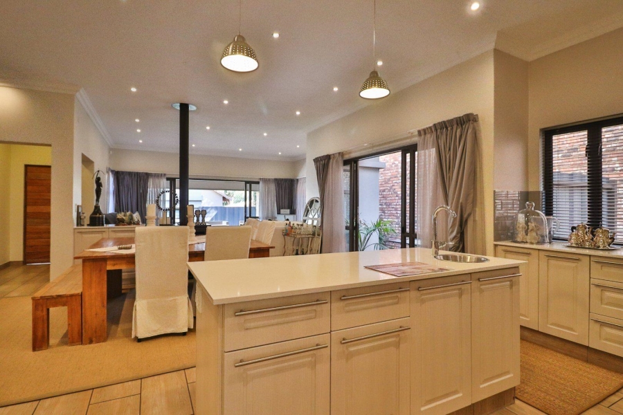 To Let 4 Bedroom Property for Rent in Bedfordview Gauteng