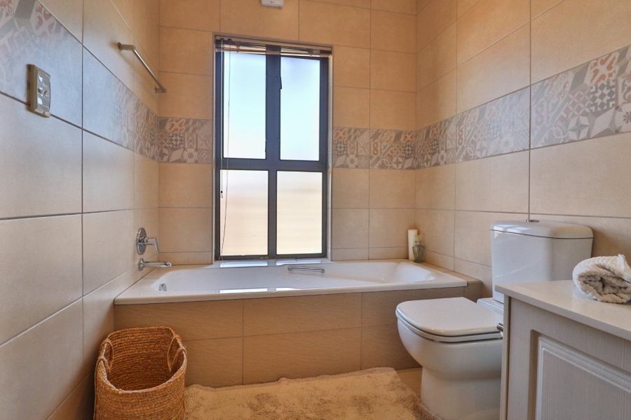 To Let 4 Bedroom Property for Rent in Bedfordview Gauteng