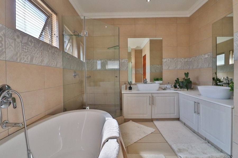 To Let 4 Bedroom Property for Rent in Bedfordview Gauteng