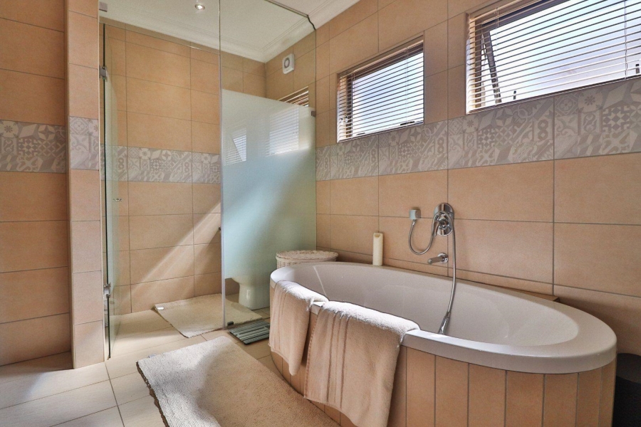 To Let 4 Bedroom Property for Rent in Bedfordview Gauteng