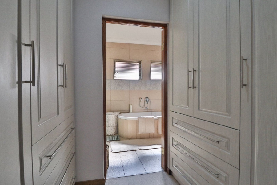 To Let 4 Bedroom Property for Rent in Bedfordview Gauteng