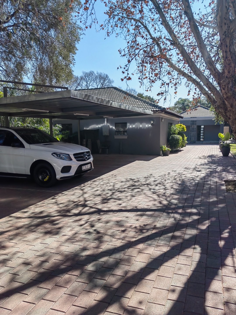 To Let 1 Bedroom Property for Rent in Fourways Gauteng