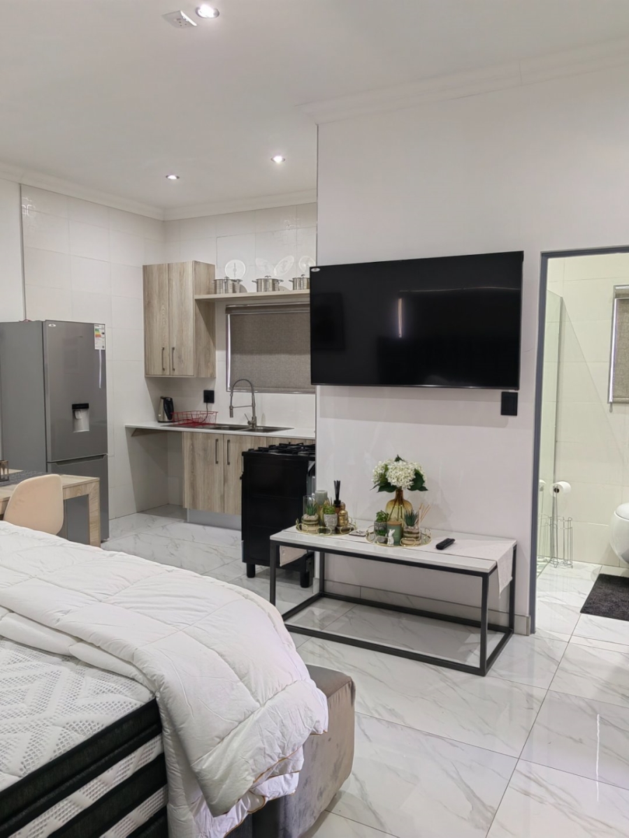 To Let 1 Bedroom Property for Rent in Fourways Gauteng