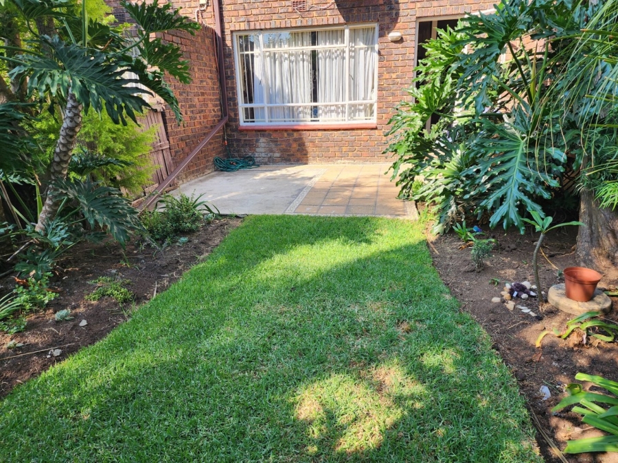 To Let 2 Bedroom Property for Rent in Dayanglen Gauteng