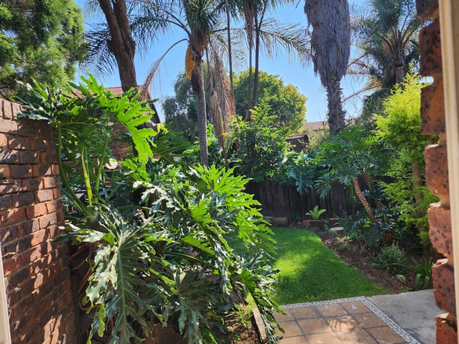 To Let 2 Bedroom Property for Rent in Dayanglen Gauteng