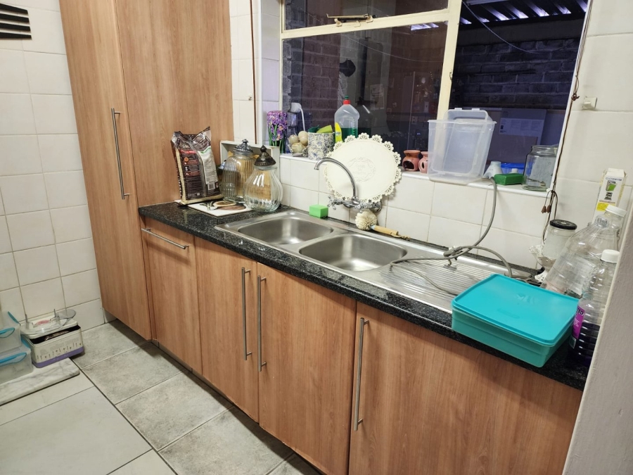 To Let 2 Bedroom Property for Rent in Dayanglen Gauteng