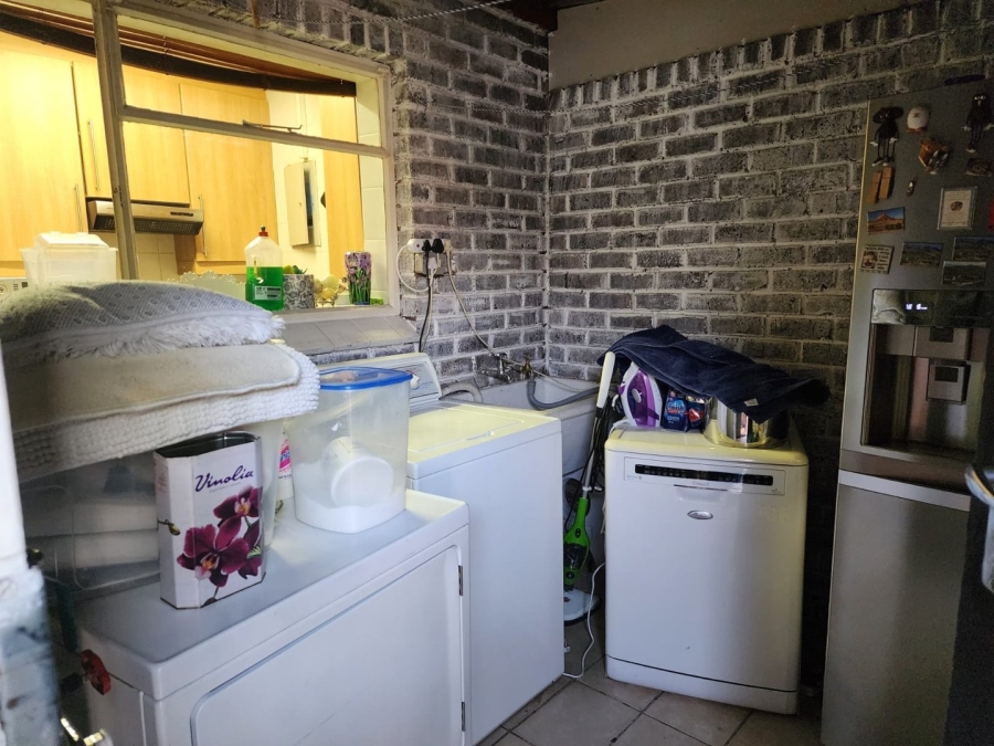To Let 2 Bedroom Property for Rent in Dayanglen Gauteng