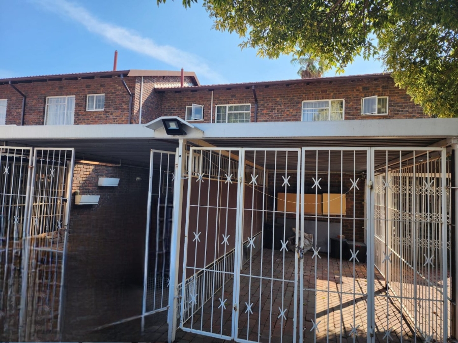 To Let 2 Bedroom Property for Rent in Dayanglen Gauteng