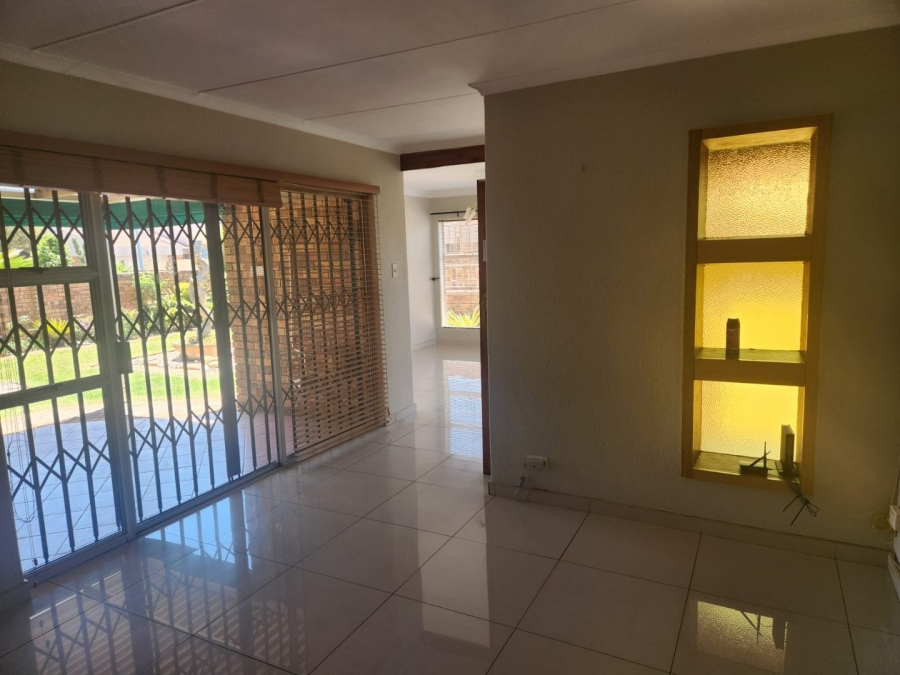To Let 2 Bedroom Property for Rent in Beyers Park Gauteng