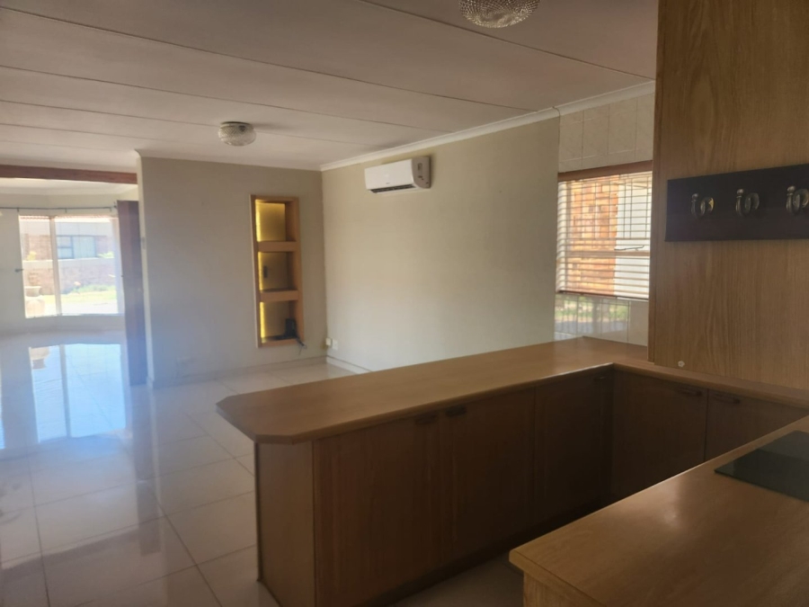 To Let 2 Bedroom Property for Rent in Beyers Park Gauteng