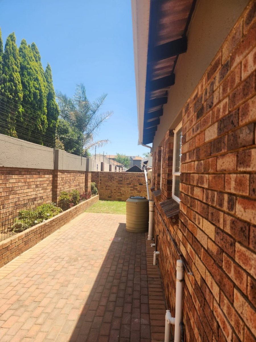 To Let 2 Bedroom Property for Rent in Beyers Park Gauteng