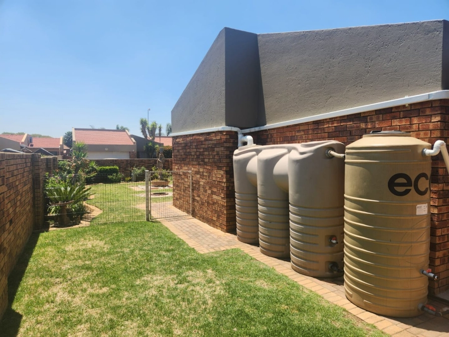 To Let 2 Bedroom Property for Rent in Beyers Park Gauteng