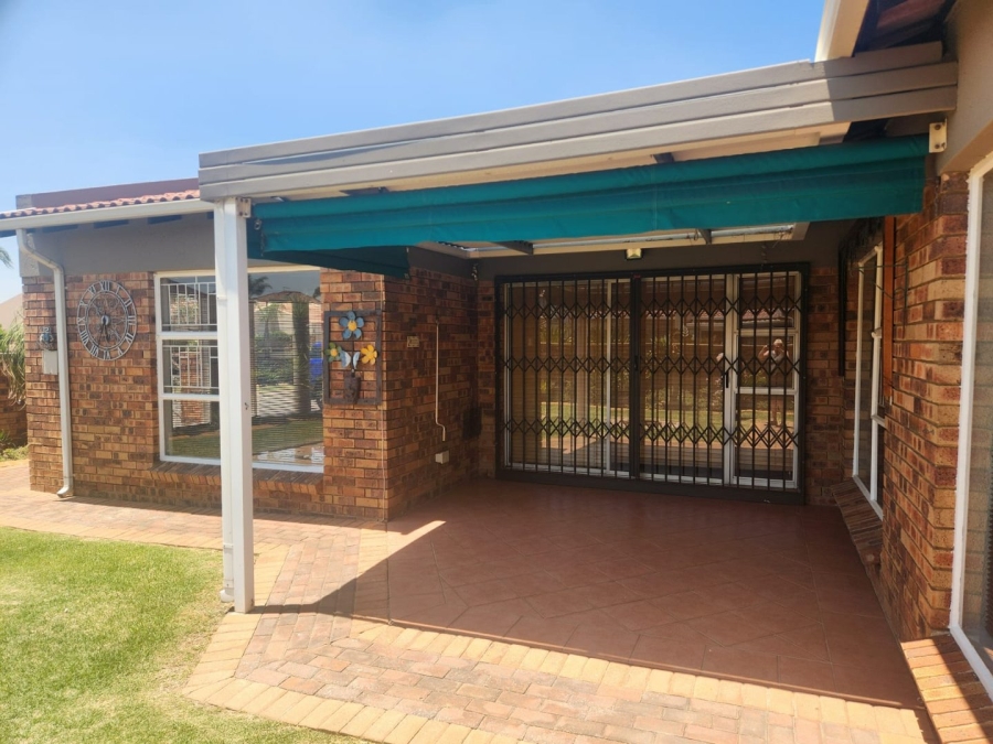 To Let 2 Bedroom Property for Rent in Beyers Park Gauteng
