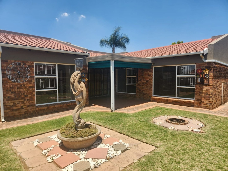 To Let 2 Bedroom Property for Rent in Beyers Park Gauteng