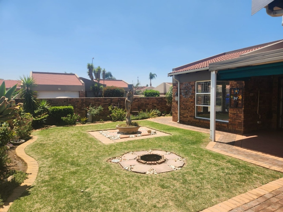 To Let 2 Bedroom Property for Rent in Beyers Park Gauteng