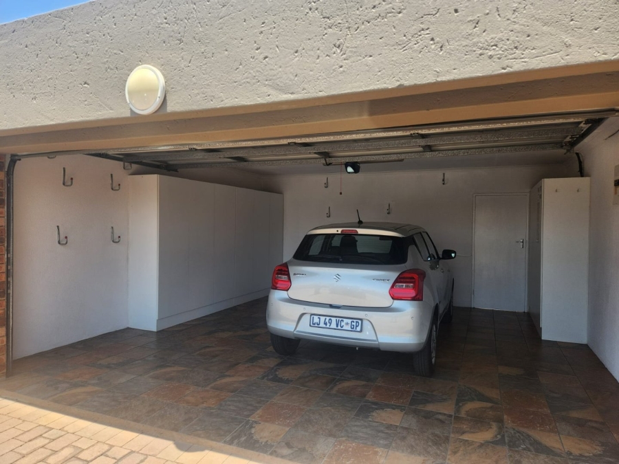 To Let 2 Bedroom Property for Rent in Beyers Park Gauteng