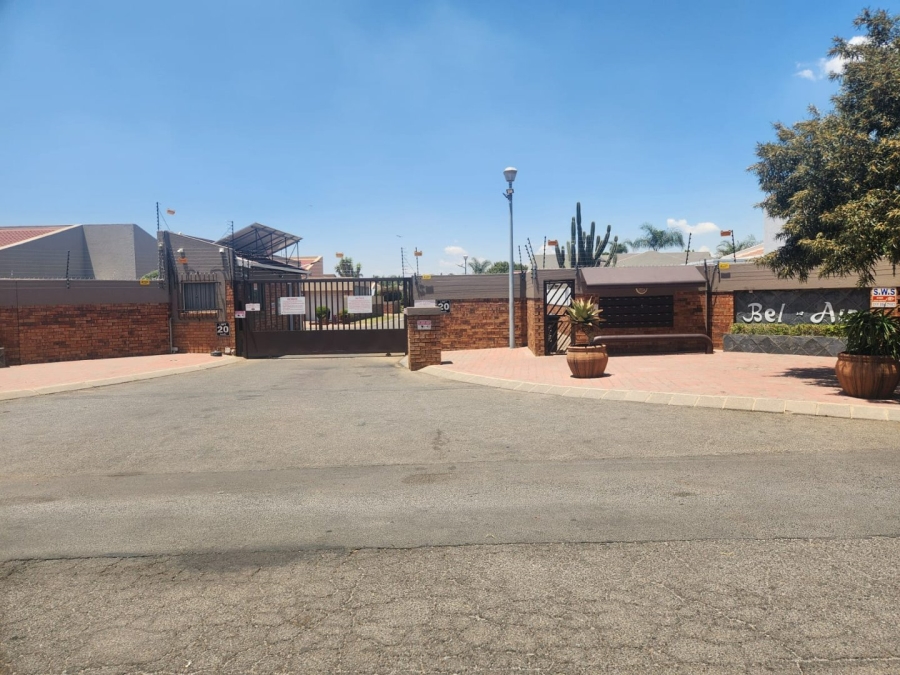 To Let 2 Bedroom Property for Rent in Beyers Park Gauteng