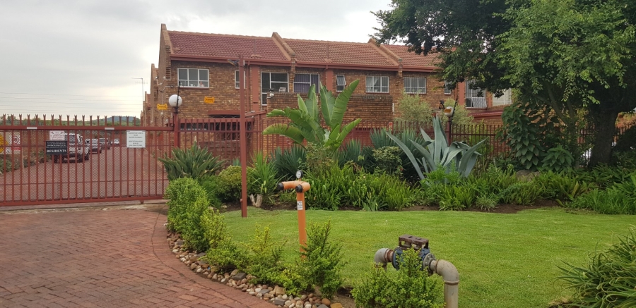 2 Bedroom Property for Sale in Dorandia Gauteng