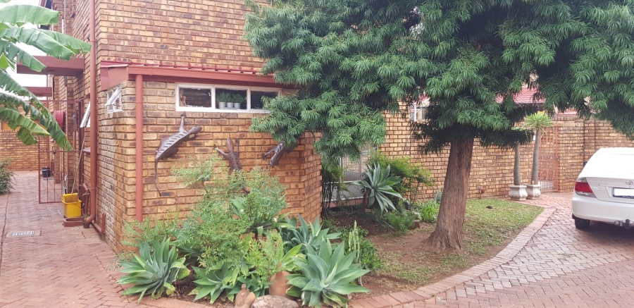 2 Bedroom Property for Sale in Dorandia Gauteng
