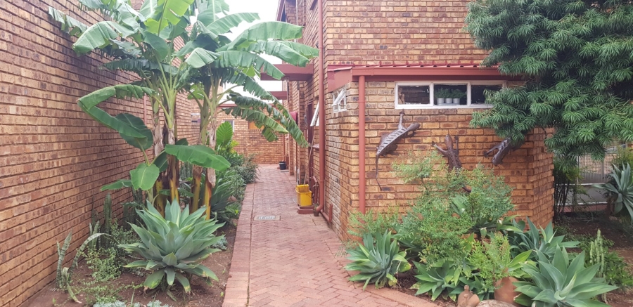 2 Bedroom Property for Sale in Dorandia Gauteng