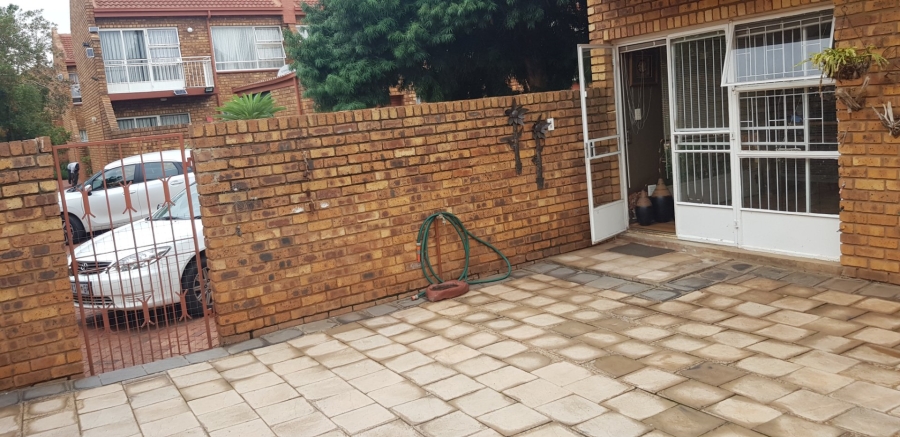 2 Bedroom Property for Sale in Dorandia Gauteng