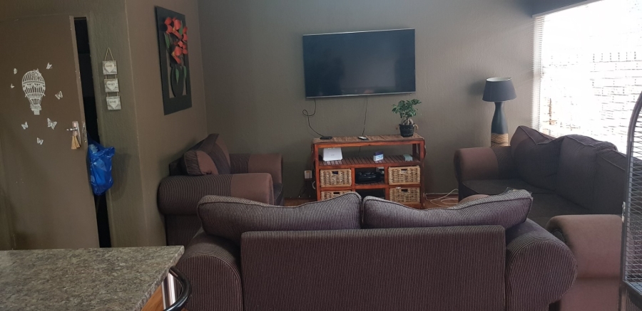 2 Bedroom Property for Sale in Dorandia Gauteng