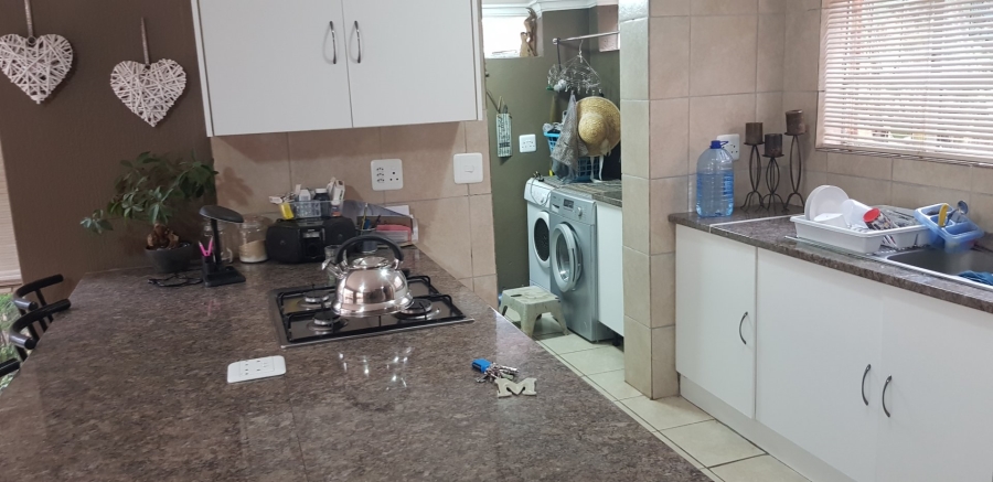2 Bedroom Property for Sale in Dorandia Gauteng