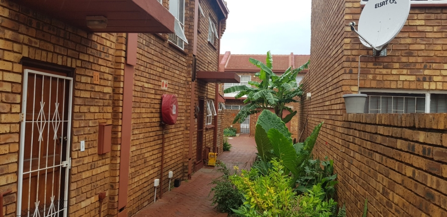 2 Bedroom Property for Sale in Dorandia Gauteng