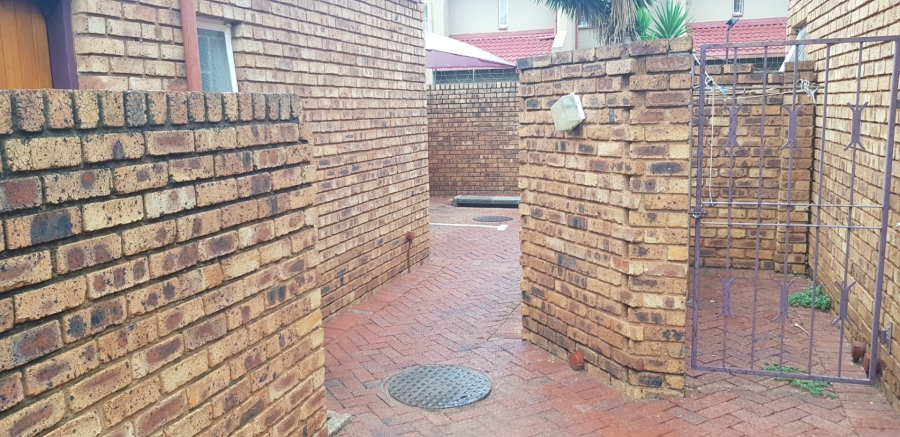 2 Bedroom Property for Sale in Dorandia Gauteng