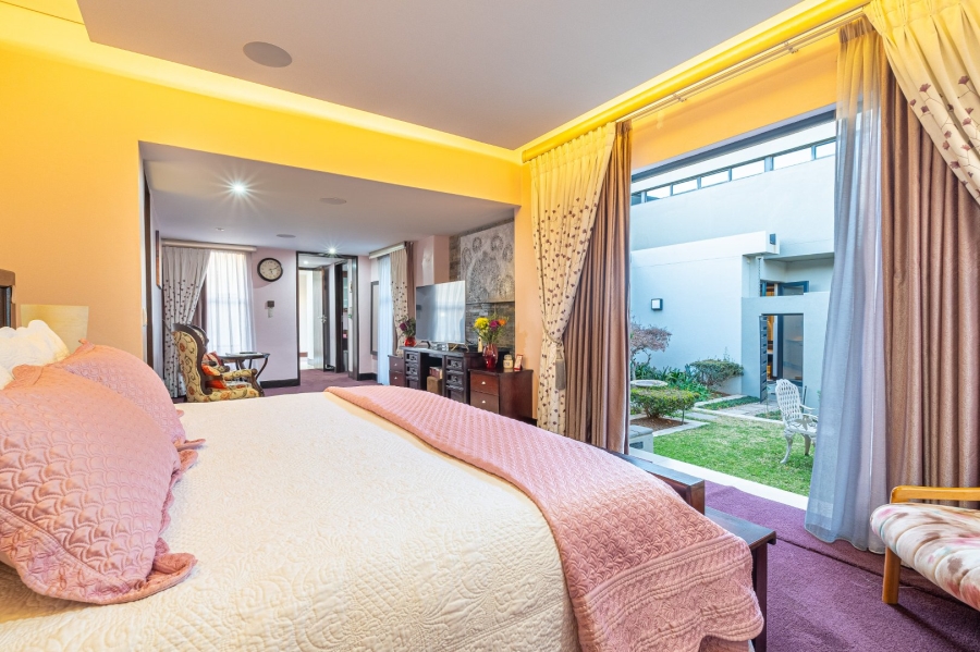 5 Bedroom Property for Sale in Paradiso Gauteng