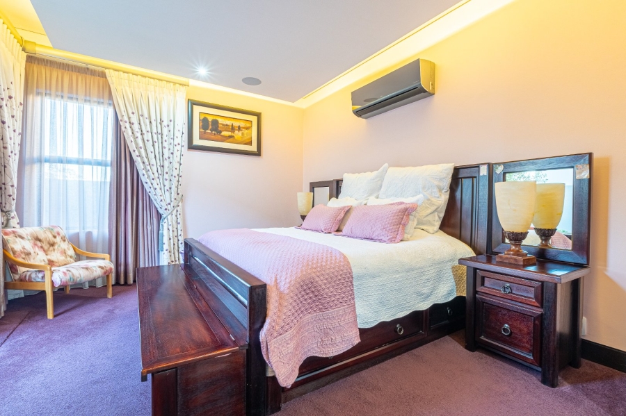 5 Bedroom Property for Sale in Paradiso Gauteng