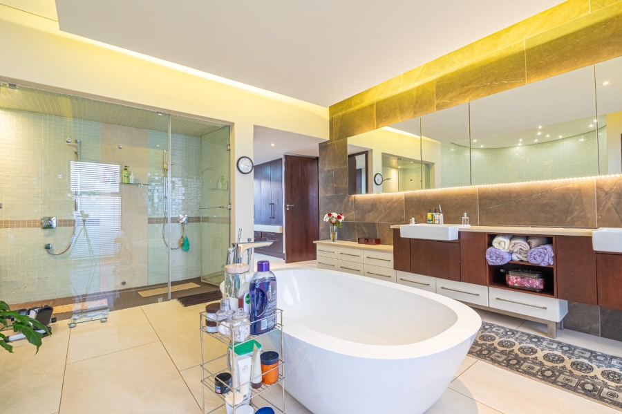 5 Bedroom Property for Sale in Paradiso Gauteng