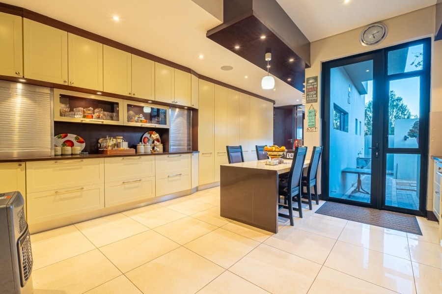 5 Bedroom Property for Sale in Paradiso Gauteng