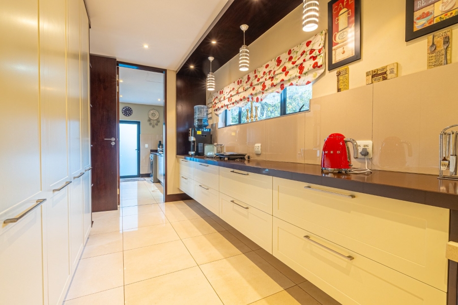 5 Bedroom Property for Sale in Paradiso Gauteng