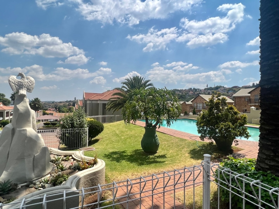2 Bedroom Property for Sale in Oakdene Gauteng