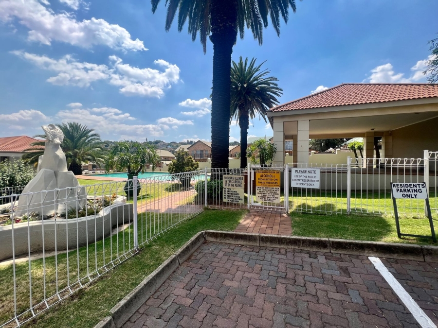 2 Bedroom Property for Sale in Oakdene Gauteng