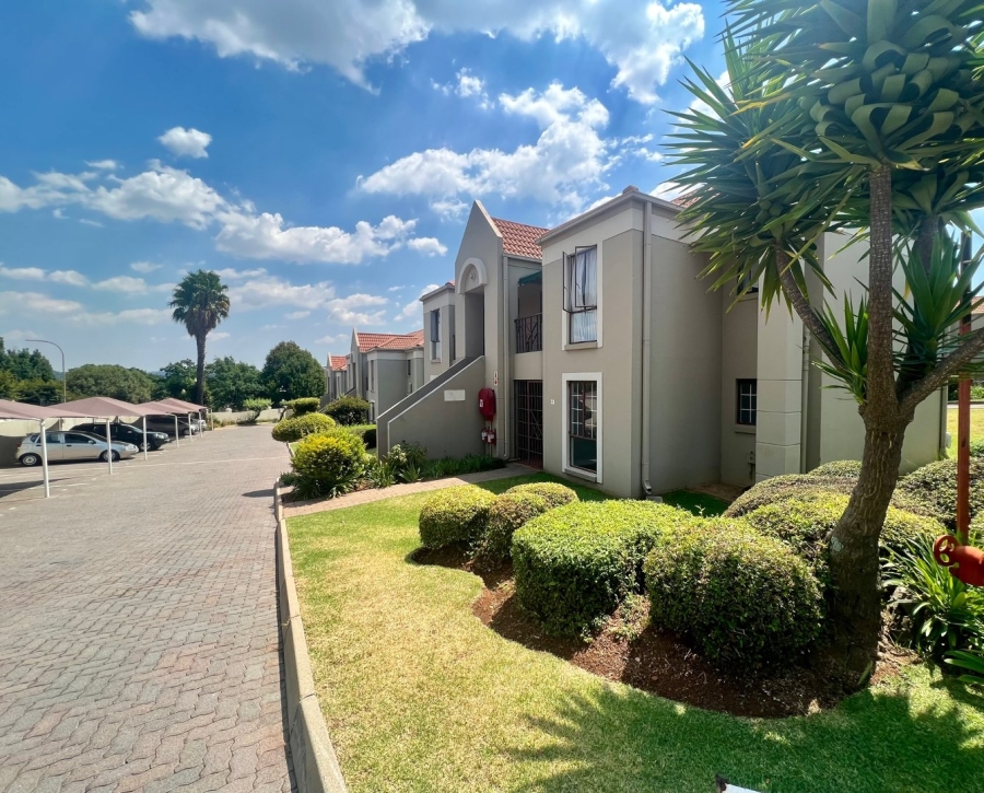 2 Bedroom Property for Sale in Oakdene Gauteng